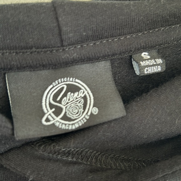 New with Tags Selena Queen of Cumbia Official Black Sweatshirt Hoodie Size Small - Picture 2 of 6